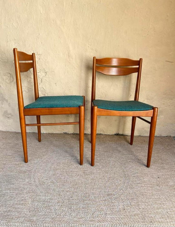 Image 1 of Deux chaises de salle à manger vintage avec revêtement bleu pétrole