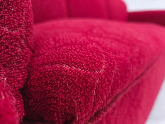 Image 1 of Dänisches 3-Sitzer-Sofa aus den 1950er Jahren, roter und hellgrauer Möbelwollbezug, geschnitztes Eichenholz.