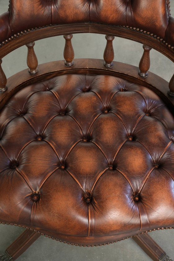 Sedia da ufficio Chesterfield di lusso in pelle bovina inglese, girevole e reclinabile con bottoni, colori (photo 6 of 15)