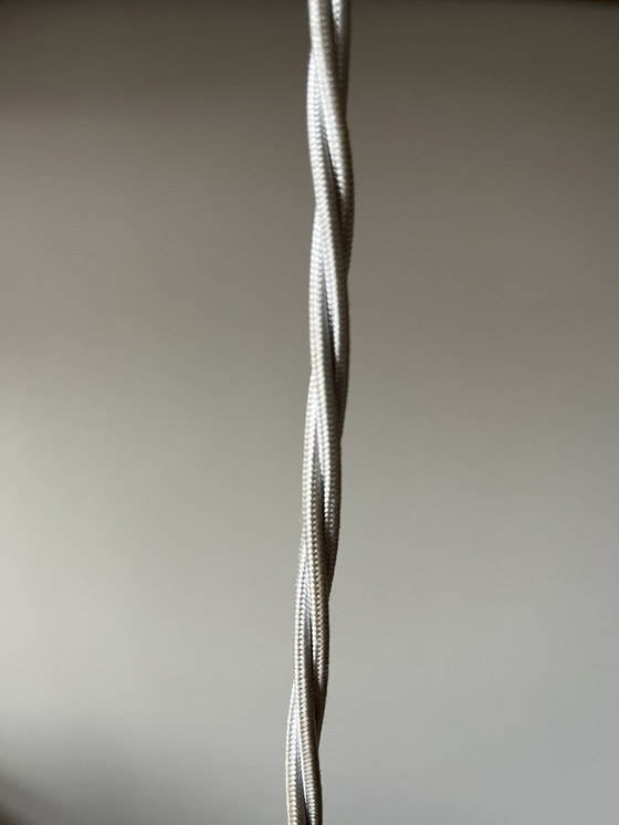 Image 1 of Lámpara colgante francesa de cuentas de principios del siglo XX: vidrio opalino con flecos de vidrio rosa.