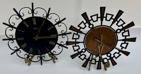 Image 1 of Due orologi da parete vintage – in ferro battuto / design di metà secolo – Diehl e orologio in rame fatto a mano