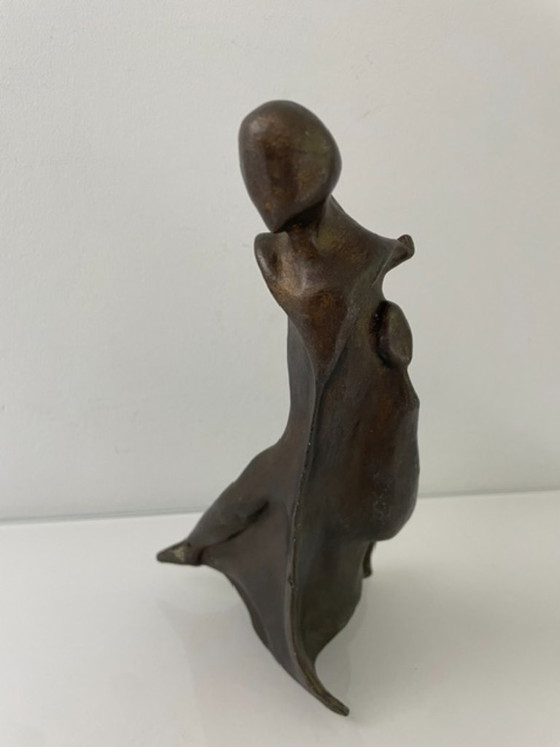 Image 1 of Expressieve sculptuur figuur in de wind - futuristisch