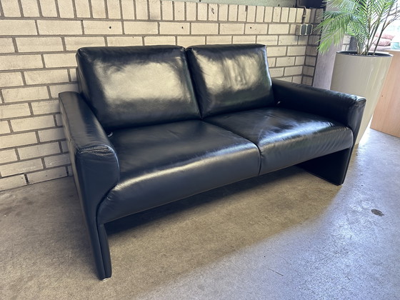 Image 1 of Divano a 2 posti in pelle blu De Sede