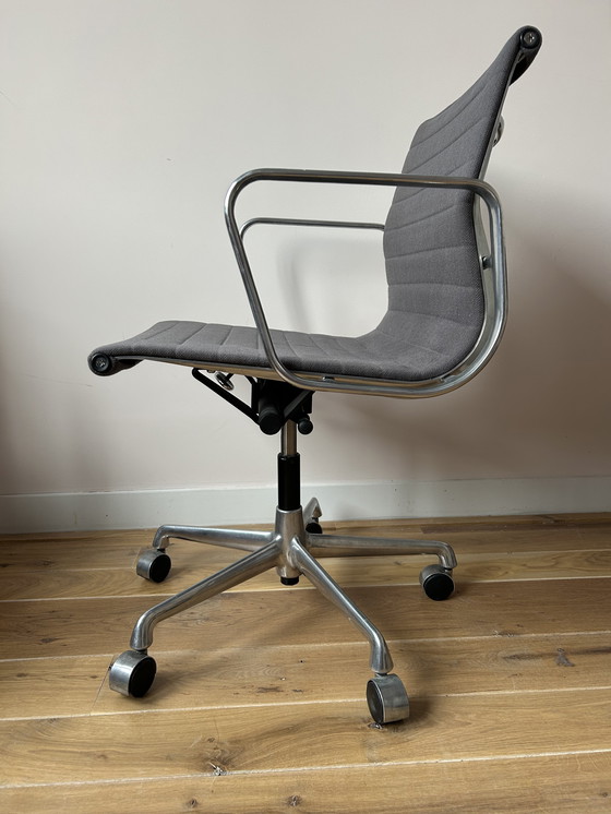 Image 1 of Chaise Eames en aluminium Vitra
