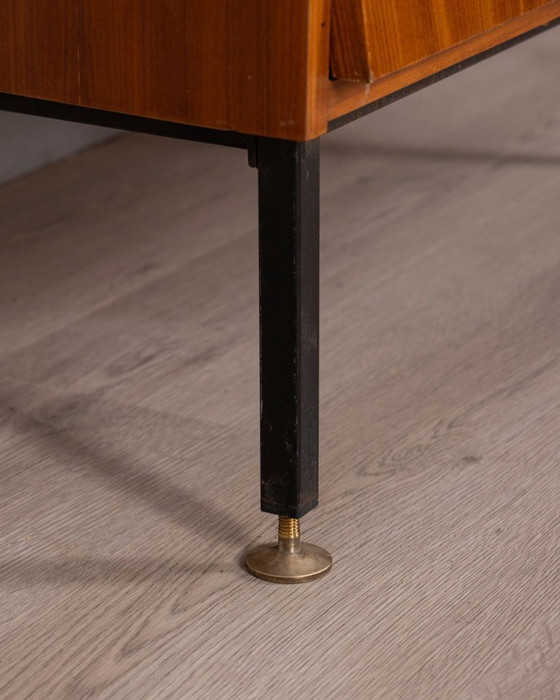 Image 1 of Commode vintage en bois de teck de conception italienne des années 1960