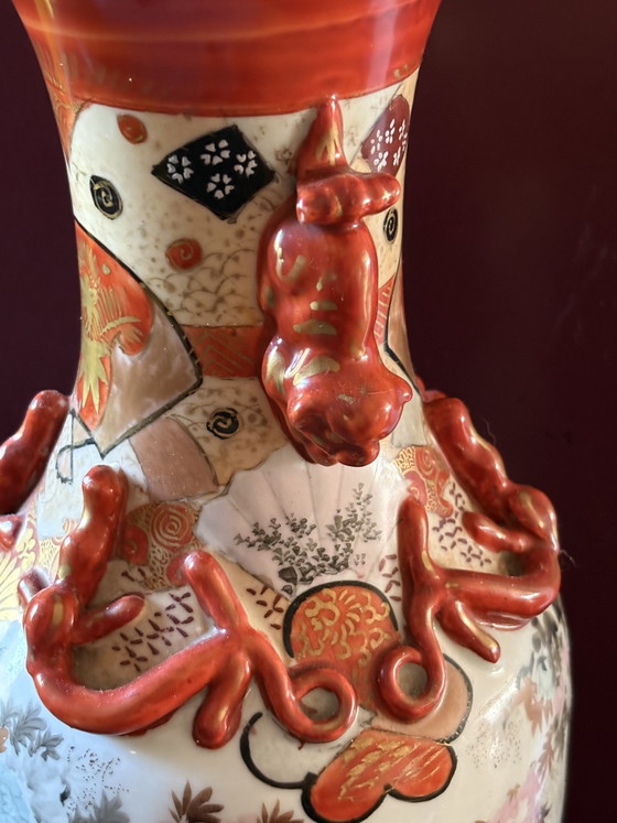 Stunning Japanese Hand-Painted Kutanivase – Porcelain (photo 4 of 10)