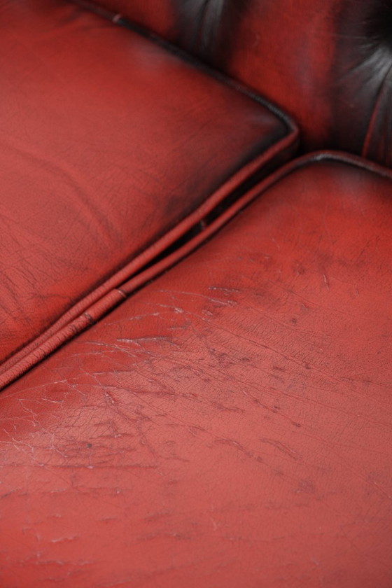 Image 1 of Englisches Chesterfield-Sofa, 2,5-/3-Sitzer, aus Rindsleder in luxuriösem Rot