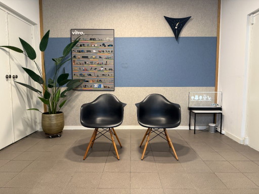 Vitra | Eames | DAW | Zwart Kunststof & Houten Onderstel | 2 Stuks – fauteuils, Metal, Plastic (photo 2 of 12)