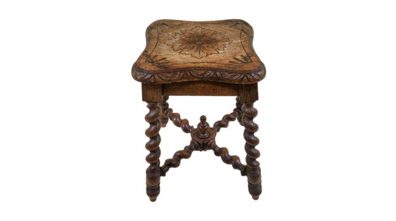 Image 1 of Tabouret ancien en chêne anglais : Table d'appoint victorienne sculptée à motif torsadé