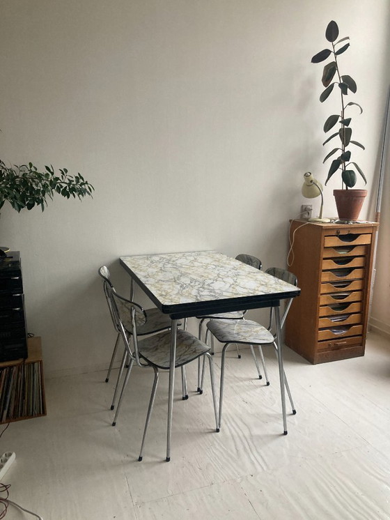 Image 1 of Extendable Formica table with four chairs
