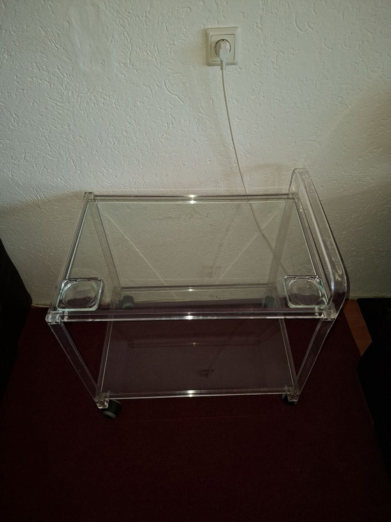 Desserte en verre et plastique (photo 2 of 5)