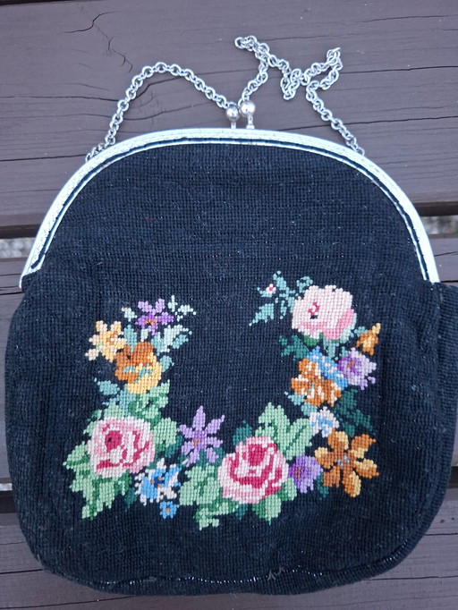 Sac à cadre vintage brodé à la main avec porte-rouge à lèvres assorti.