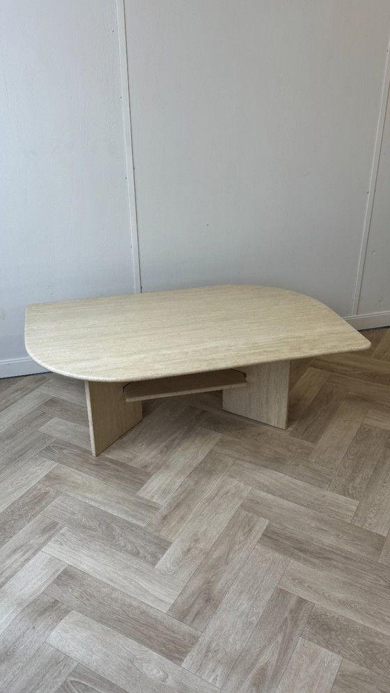 Image 1 of Mesa de travertino en forma de lágrima