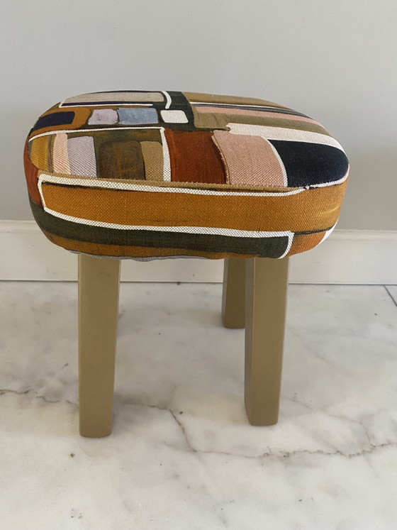 Image 1 of Taburete reciclado con tela de diseño.