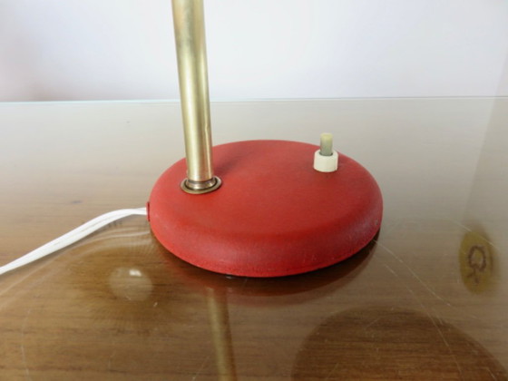 Image 1 of Franse "cocotte"-lamp van messing en rood gelakt metaal, jaren 1950-1960.