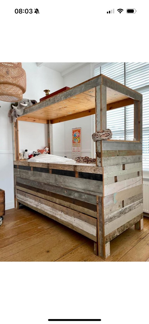 Letto a soppalco Piet Hein Eek con letto aggiuntivo per gli ospiti e cassetti
