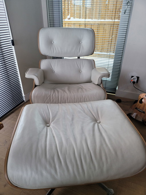 Sillón y otomana Charles &amp; Ray Eames