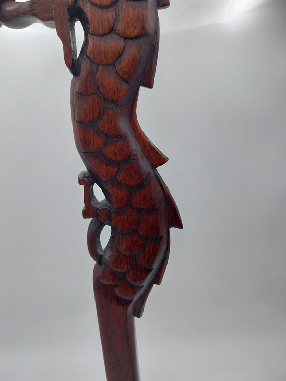 Image 1 of Lámpara de mesa china con motivo de dragón tallado