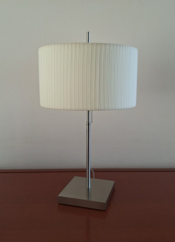 Image 1 of Lampada da tavolo Philips Lirio Design