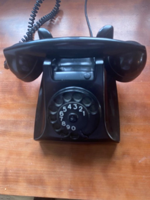 Vintage 1960s Bakelite telephone