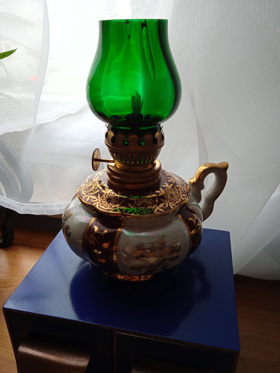 Image 1 of Antica lampada a olio in miniatura in porcellana della manifattura Oscar Schlegelmilch