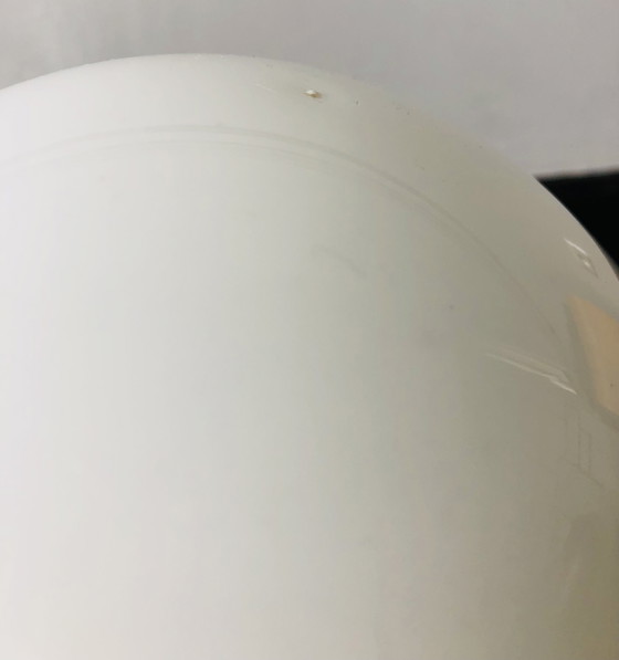 Image 1 of Zwarte smeedijzeren lamp met een handgemaakte witte bol.