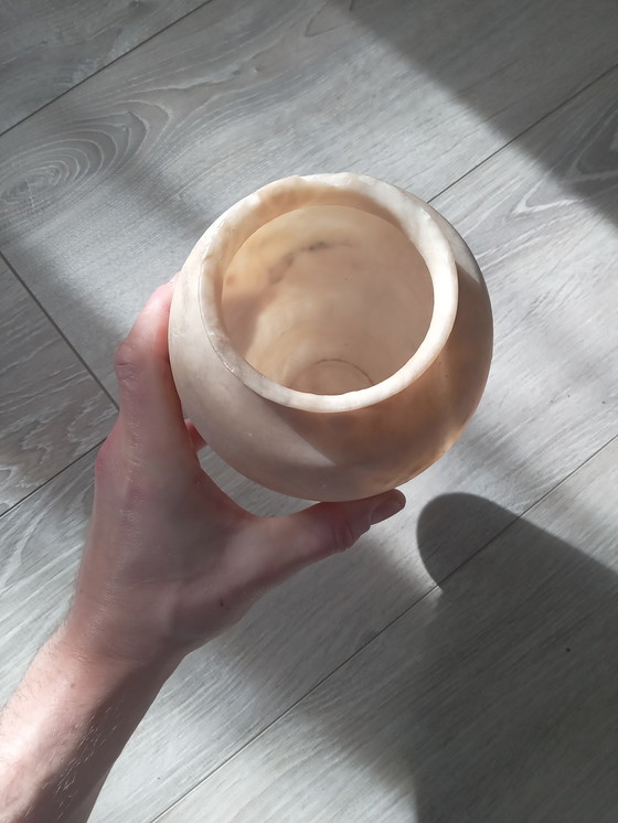 Image 1 of White/cream alabaster vase, decorative