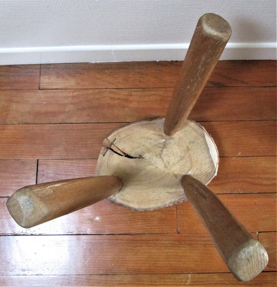 Image 1 of Dreibeiniger Hocker aus Holz französische Volkskunst