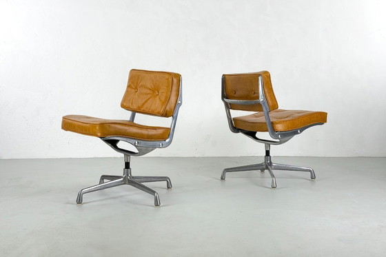 Image 1 of Impresionante par de sillas intermedias ES101 diseñadas por Charles y Ray Eames para Herman Miller en la década de 1960.