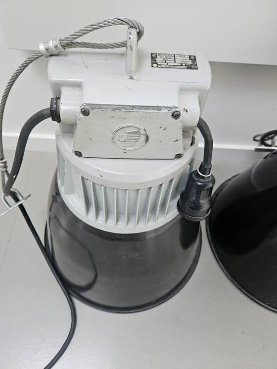 Image 1 of Set Hanglampen Fabriekslampen Tsjechië Jaren 50