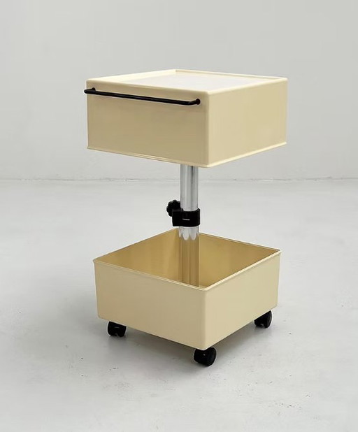 Toto mobile barwagen, ontworpen door Berti & Bressan voor Magis in de jare