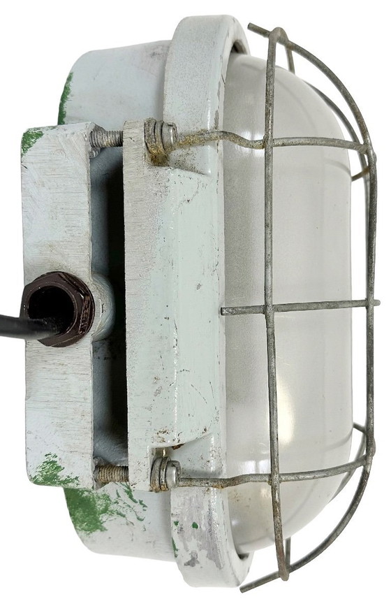 Image 1 of Applique industriale in alluminio pressofuso con vetro opalino di Elektrosvit, anni '70