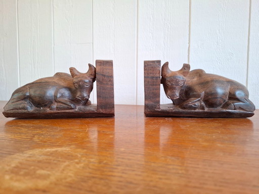 Een paar brutalistische boekensteunen