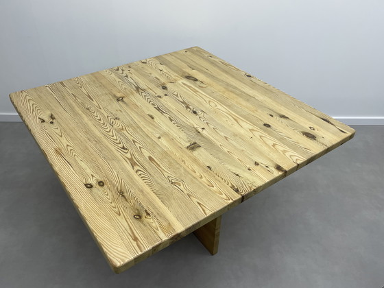 Image 1 of Vintage grote massief grenenhouten eettafel 130 x 130