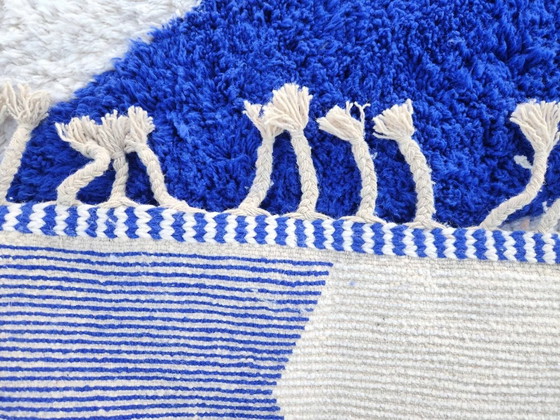 Tapis Beni Ouarain 300x200 cm – Laine épaisse, design artistique bleu Klein – Coton, Modern (photo 15 of 16)
