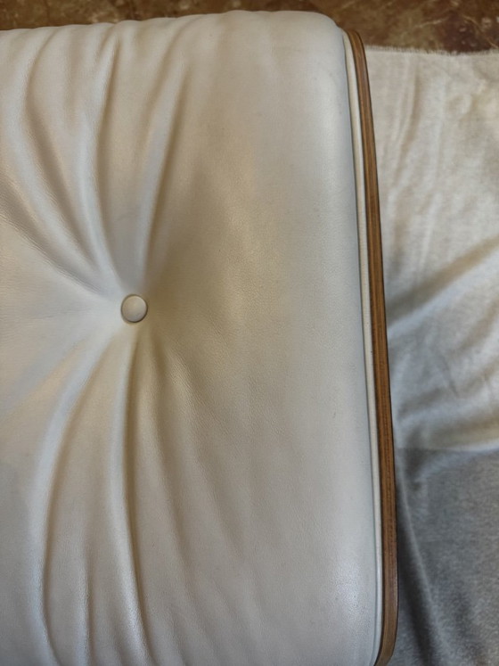 Image 1 of Poltrona e poggiapiedi Vitra Eames - Edizione limitata per i primi 500 esemplari.