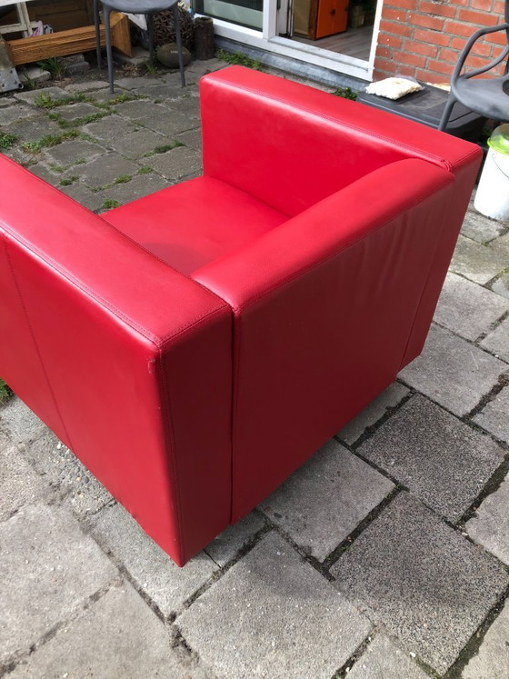 Image 1 of Poltrona lounge in pelle rossa dal design moderno