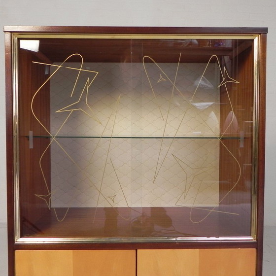 Image 1 of Vitrina de estilo futurista con puertas correderas de cristal, Bélgica, década de 1960.