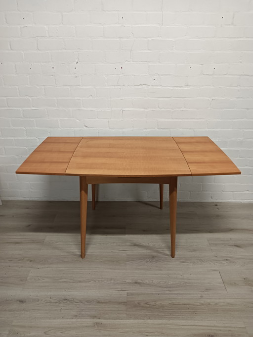 Extendable table