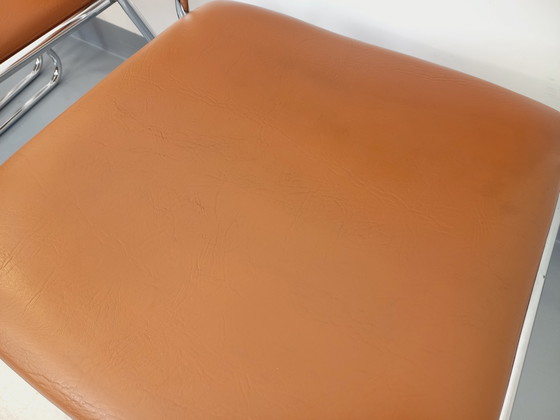 Image 1 of Set di 4 sedie a slitta vintage degli anni '70 in metallo cromato e similpelle color cognac