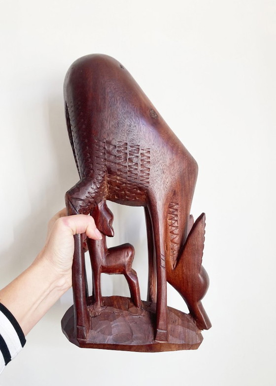 Image 1 of Groot houten vintage beeld - antilope met kalf. Retro hert / ree / gazelle