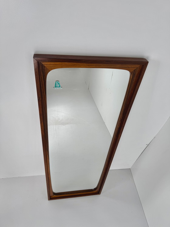 Image 1 of Specchio da parete in palissandro danese: eleganza scolpita di metà secolo