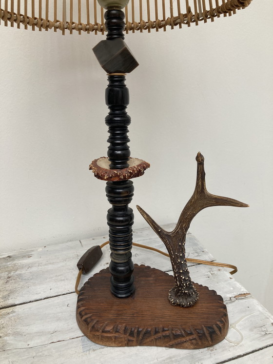 Image 1 of Lampada da tavolo vintage in legno con cappello rotante/bambù