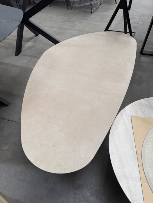 Mesa de centro de cerámica Pebble