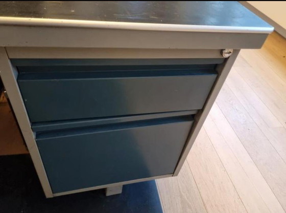 Image 1 of Escritorio de acero robusto