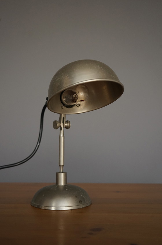 Image 1 of Vintage verstelbare industriële bureaulamp. 1930s