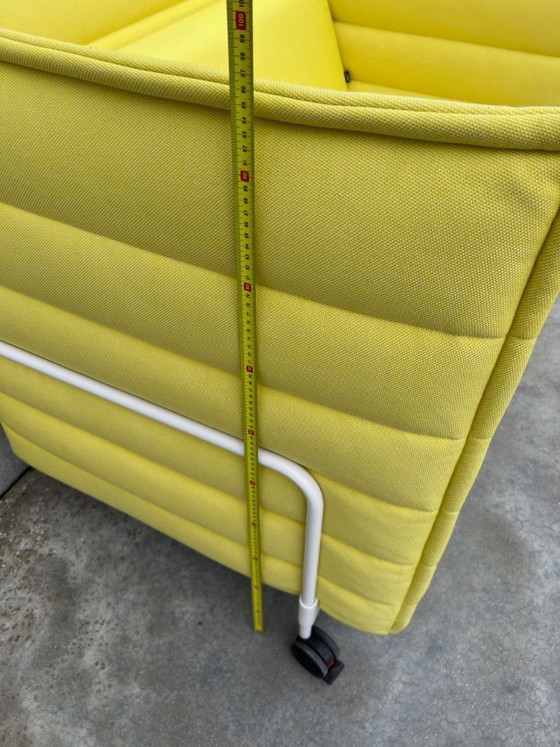 Image 1 of Poltrona acustica Vitra Alcove