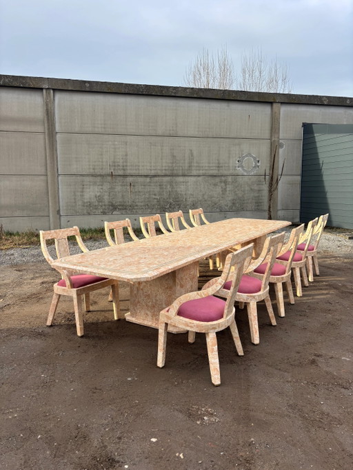Mesa de comedor de mármol con diseño de teselado de Maitland & Smith con 10 sillas. – tuintafels