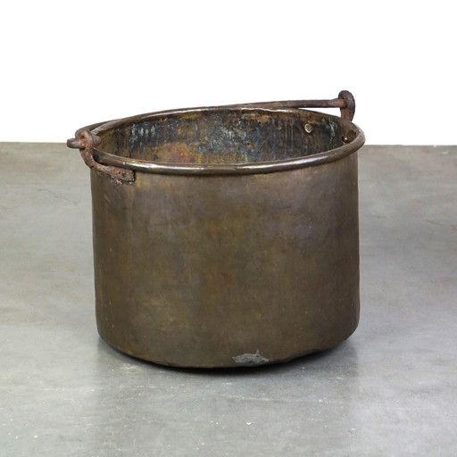 Large Copper Kettle/Hair Tray With Handle