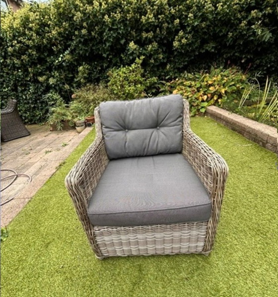 Beautiful wicker lounge set – Plastic (photo 4 of 13)